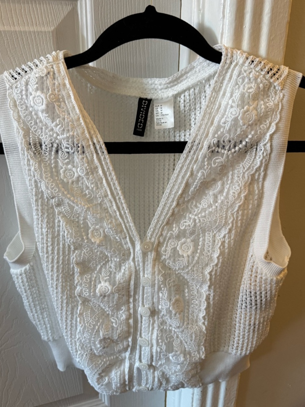 2/15$- H&M White Lace-Embroidered Knit Camisole Vest